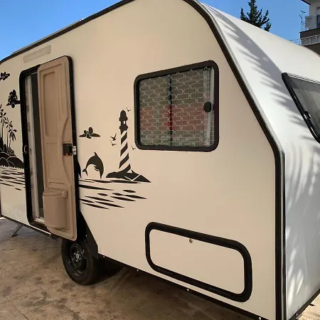 Adventure Karavan Botel